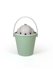 Load image into Gallery viewer, UNITED PETS - CROCK - ECO-FRIENDLY CROQUETTE BUCKET WITH SCOOP