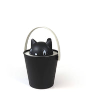 Load image into Gallery viewer, UNITED PETS - CRICK - ECO FRIENDLY CROQUETTE BUCKET WITH SCOOP