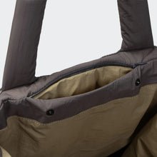 Load image into Gallery viewer, CLOUD7 - TRAVEL BED & TOTE BAG AKTIV PUFFER - DARK GREY/KHAKI