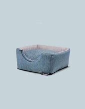 Load image into Gallery viewer, UNITED PETS - SOFT 2-IN-1 COLLAPSIBLE DOGHOUSE WITH PILLOW