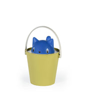 Load image into Gallery viewer, UNITED PETS - CRICK - ECO FRIENDLY CROQUETTE BUCKET WITH SCOOP
