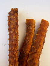 Load image into Gallery viewer, CANUMI - TWIN TREATS - SALMON SPINE
