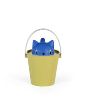 Load image into Gallery viewer, UNITED PETS - CRICK - ECO FRIENDLY CROQUETTE BUCKET WITH SCOOP
