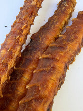 Load image into Gallery viewer, CANUMI - TWIN TREATS - SALMON SPINE
