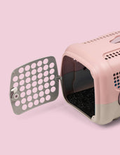 Load image into Gallery viewer, UNITED PETS - A.U.T.O. - RIGID CARRIER WITH HYGIENIC MAT
