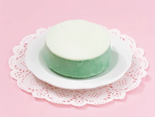 Load image into Gallery viewer, PET BAKERY - CHEESE CAKE - PEAR &amp; SPIRULINA ALGAE
