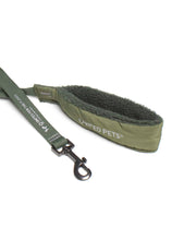 Load image into Gallery viewer, UNITED PETS - LEASH WITH PADDED HANDLE - GREEN
