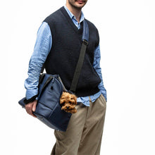 Load image into Gallery viewer, UNITED PETS - GUMI - WATERPROOF DOG CARRIER
