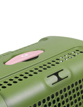 Load image into Gallery viewer, UNITED PETS - A.U.T.O. - RIGID CARRIER WITH HYGIENIC MAT

