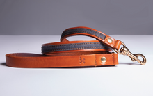 Load image into Gallery viewer, THE DENIM DOG - YARN SHORT LEASH COGNAC
