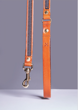Load image into Gallery viewer, THE DENIM DOG - YARN SHORT LEASH COGNAC

