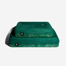 Load image into Gallery viewer, ZEE.DOG - GREEN BED COVER

